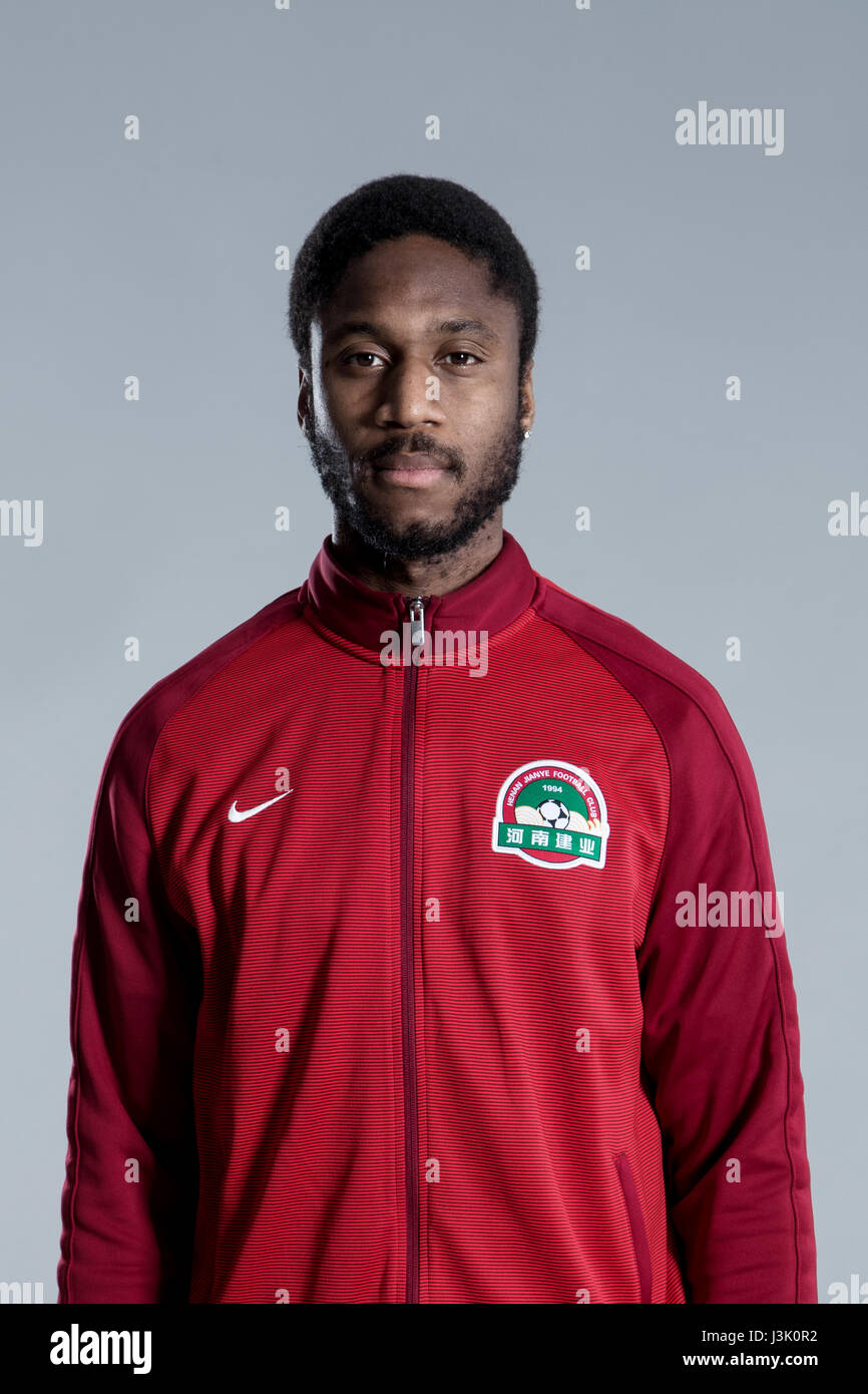 Porträt der guinea-bissauischen geboren dänischer Fußballspieler Edigeison Gomes von Henan Jianye F.C. für die 2017 Chinese Football Association Super League, in Zhengzhou City, Zentral-China Henan Provinz, 19. Februar 2017. Stockfoto