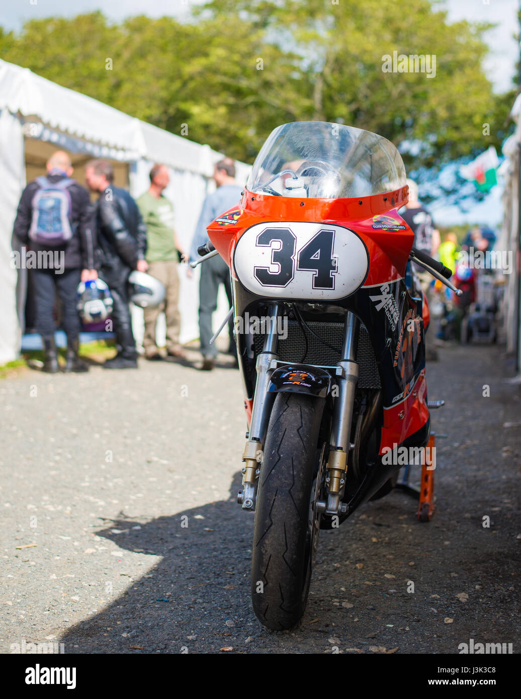 Klassisches Rennrad auf der Tribüne, Manx grand-Prix-Veranstaltung, Isle Of Man Stockfoto