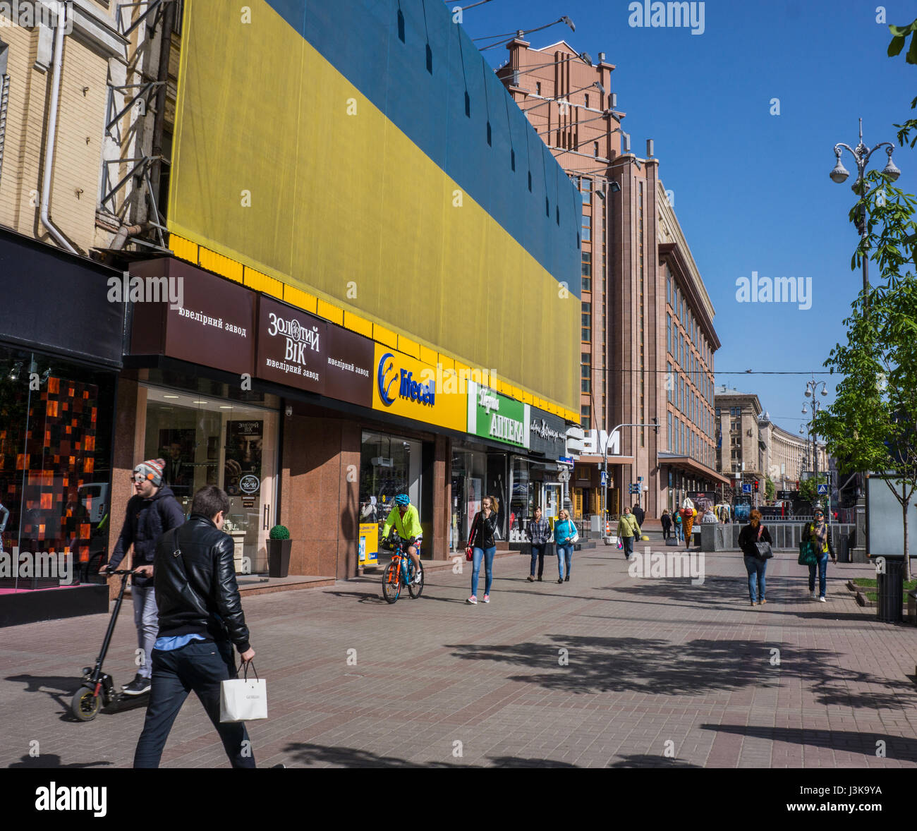 UKRAINE, Kiew - 2. Mai 2017: Kiew vor dem Start, Kiew. Europa. Vorbereitung der Fanzonen auf Khreshchatyk. Stockfoto