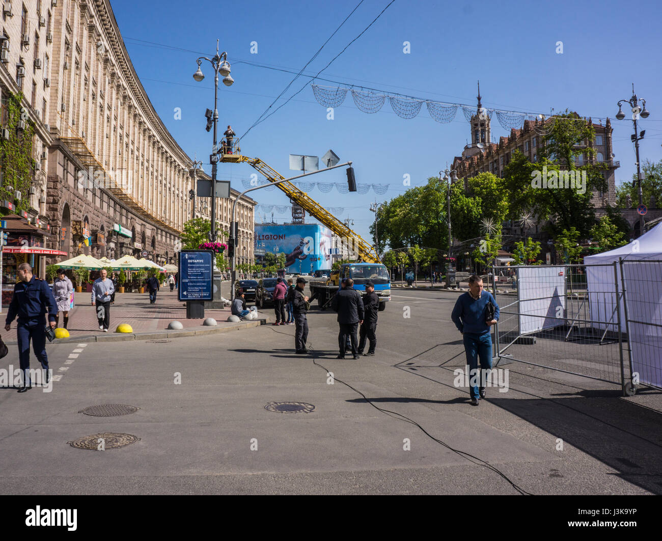 UKRAINE, Kiew - 2. Mai 2017: Kiew vor dem Start, Kiew. Europa. Vorbereitung der Fanzonen auf Khreshchatyk. Stockfoto