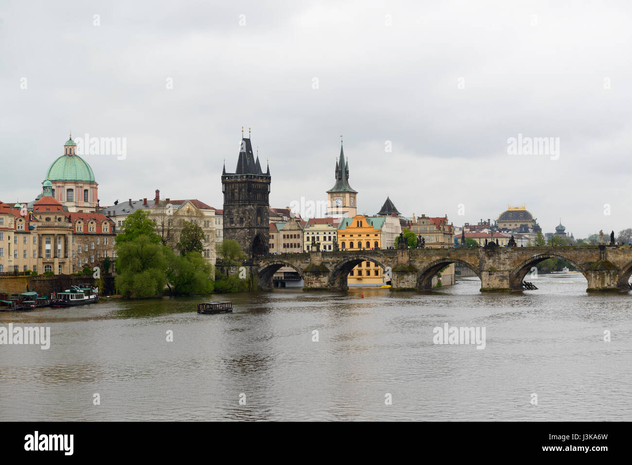 Die Karlsbrücke über die Moldau. Prag, Tschechische Republik. Stockfoto