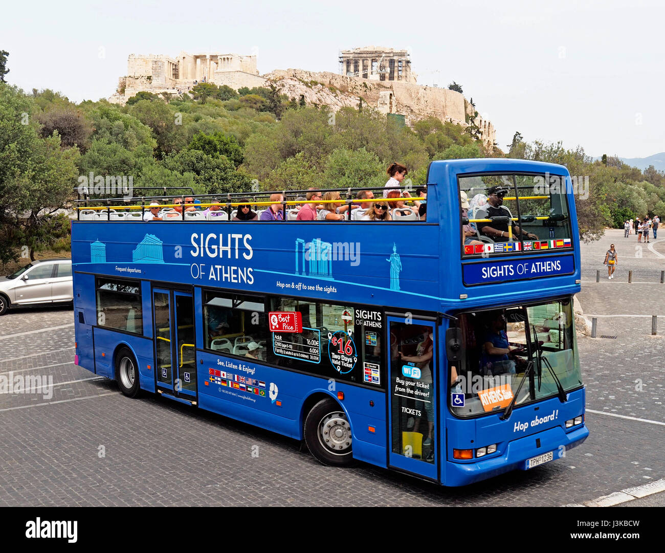 Sehenswürdigkeiten von Athen Touristenbus auf Akropolis. Stockfoto