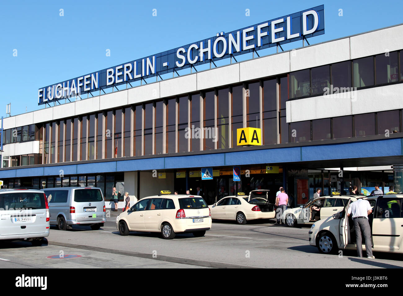 Terminal A von Berlin-Schönefeld. Dies war der großen zivilen Flughafen der DDR (DDR) und der einzige Flughafen der ehemals Ostberlin. Stockfoto Terminal A von Berlin-Schönefeld. Dies war der großen zivilen Flughafen der DDR (DDR) und der einzige Flughafen der ehemals Ostberlin. Stockfoto