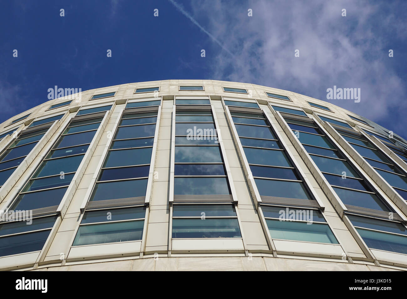 Perspektive und auf der Unterseite Winkel anzeigen zu strukturierten Hintergrund der zeitgenössischen Glas Gebäude Wolkenkratzer Stockfoto Perspektive und auf der Unterseite Winkel anzeigen zu strukturierten Hintergrund der zeitgenössischen Glas Gebäude Wolkenkratzer Stockfoto