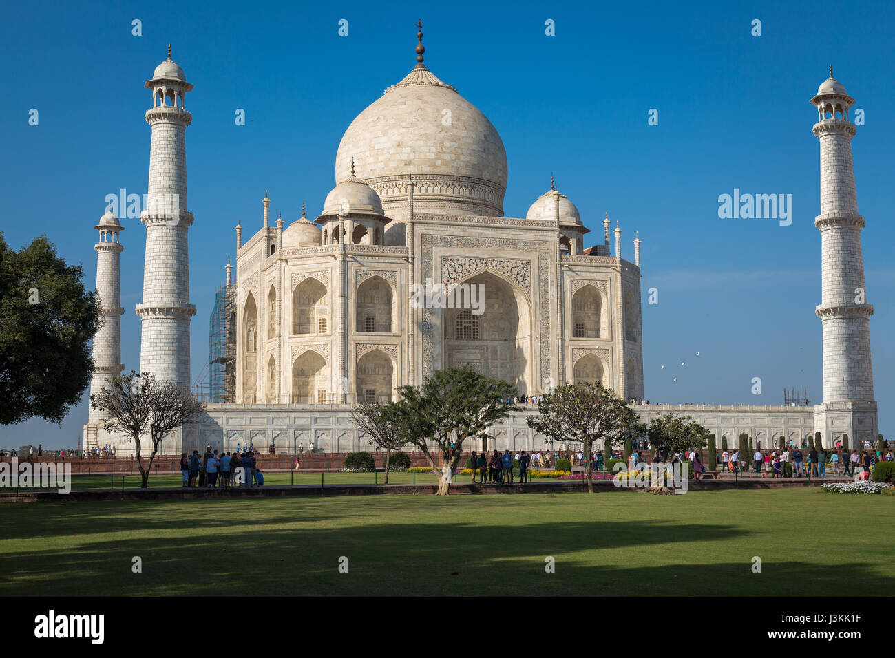 Taj Mahal Mausoleum aus weißem Marmor erbaut von Kaiser shahjahan trägt das Erbe der indischen Mughal Architektur. ein UNESCO Weltkulturerbe. Stockfoto