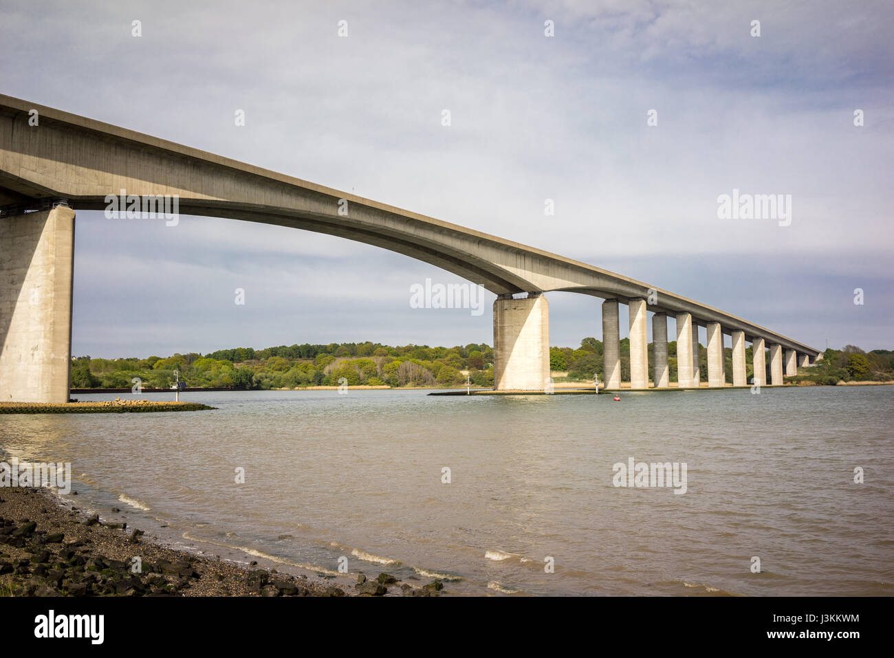 Die Orwell-Brücke für den Straßenverkehr im Jahr 1982 eröffnet und führt die A14 (dann A45) über den River Orwell südlich von Ipswich in Suffolk, England. Stockfoto