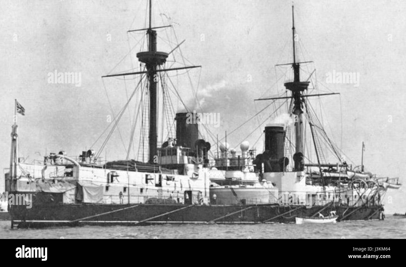 Die HMS Inflexible war ein britisches Kriegsschiff des 19. Jahrhunderts, das für seinen Dienst in der Royal Navy bekannt war. Sie spielte eine wichtige Rolle in der Geschichte der Marine, insbesondere bei der Entwicklung von eisenverkleideten Kriegsschiffen während der viktorianischen Ära. Stockfoto