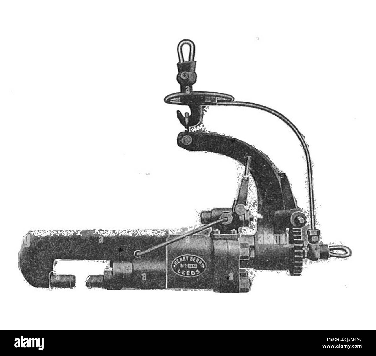 Dieser Eintrag beschreibt ein horizontales hydraulisches Nietgerät, wie es in „Modern Engines, Vol VI“ von Rankin Kennedy vorgestellt wurde. Sie bietet technische Einblicke in die Konstruktion der Maschine und ihre Anwendung in industriellen Prozessen. Stockfoto