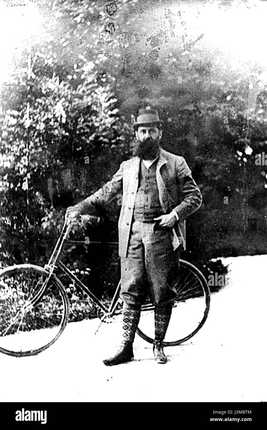 Das Herzl-Fahrrad ist eine Anspielung auf ein Fahrrad, das nach Theodore Herzl benannt wurde, einer bedeutenden Figur bei der Gründung der Zionistischen Bewegung. Das Fahrrad symbolisiert eine Ära des gesellschaftlichen Wandels und technologischen Fortschritts während der Zeit Herzls. Stockfoto