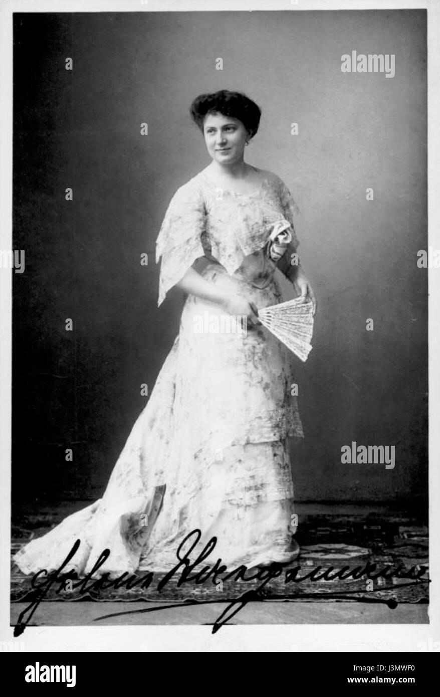 Helene Staegemann bezieht sich auf ein bemerkenswertes Individuum, möglicherweise in den Bereichen Kunst, Literatur oder Kultur. Die Zahl 21 kann sich auf ein bestimmtes Werk, eine bestimmte Leistung oder ein Stück beziehen, das mit ihr verbunden ist. Stockfoto