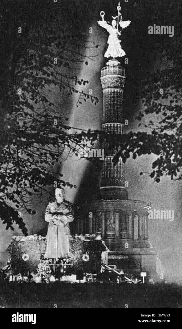 Die 1915 entstandene Hindenburger Statue war wahrscheinlich ein Gedenkstück zu Ehren des deutschen zeppelins LZ 129 Hindenburg. Die Statue spiegelt die Bedeutung der Luftschifftechnik im frühen 20. Jahrhundert wider. Stockfoto