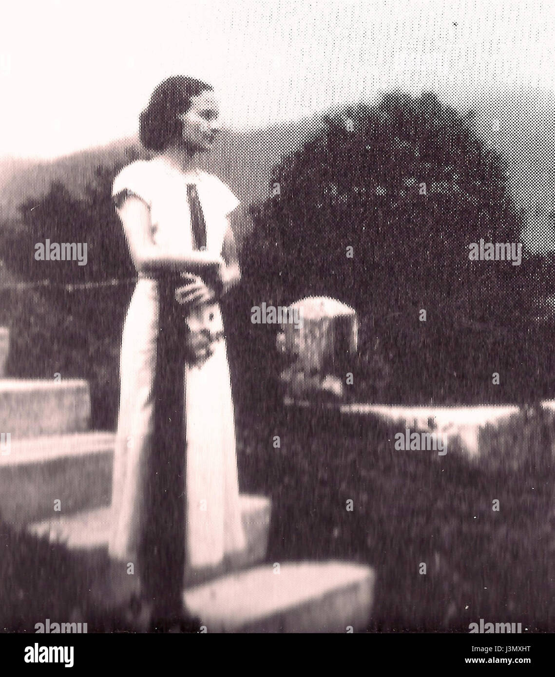 Porträt von Hanny Hilgers, einer Künstlerin, die für ihren eigenen Stil und ihre Beiträge zur bildenden Kunst bekannt ist. Stockfoto