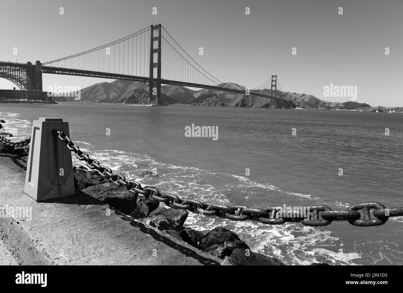 Die Golden Gate Bridge, ein Wunder der Technik von Bau- und architektonische Wahrzeichen der Stadt, Auto- und Fußgängerverkehr in San Fran sieht Stockfoto