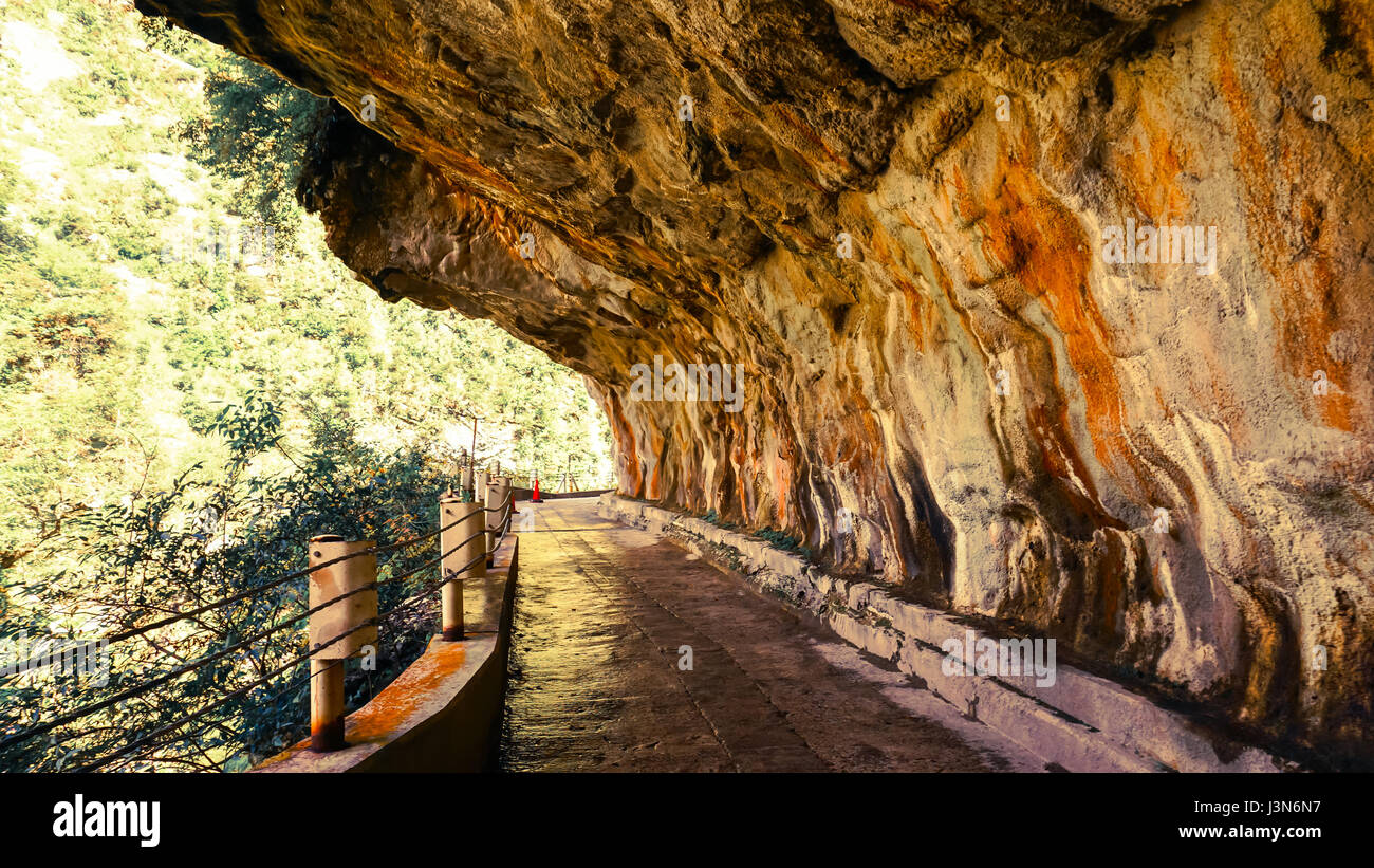 Hitokui-Iwa oder Menschen Esser Rock im Kurobe Gorge an der Keyakidaira station Stockfoto