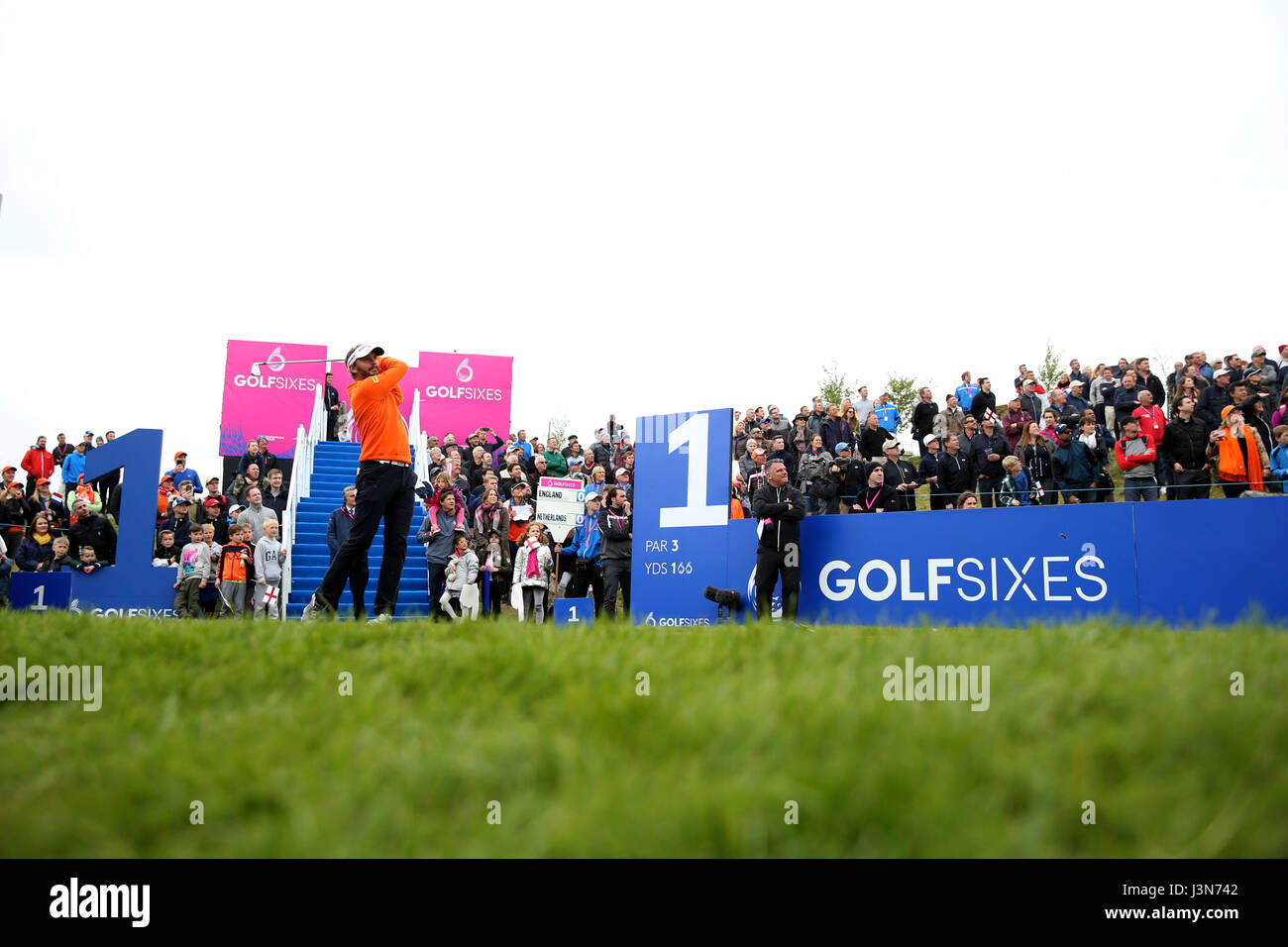 Niederländischen Joost Luiten am 1. Loch während Tag eins der Golf-Sechser im Centurion Club, St Albans. PRESSEVERBAND Foto. Bild Datum: Samstag, 6. Mai 2017. Vgl. PA Geschichte GOLF Sechser. Bildnachweis sollte lauten: Steven Paston/PA Wire. EINSCHRÄNKUNGEN. Nur zur redaktionellen Verwendung. Keine kommerzielle Nutzung. Stockfoto