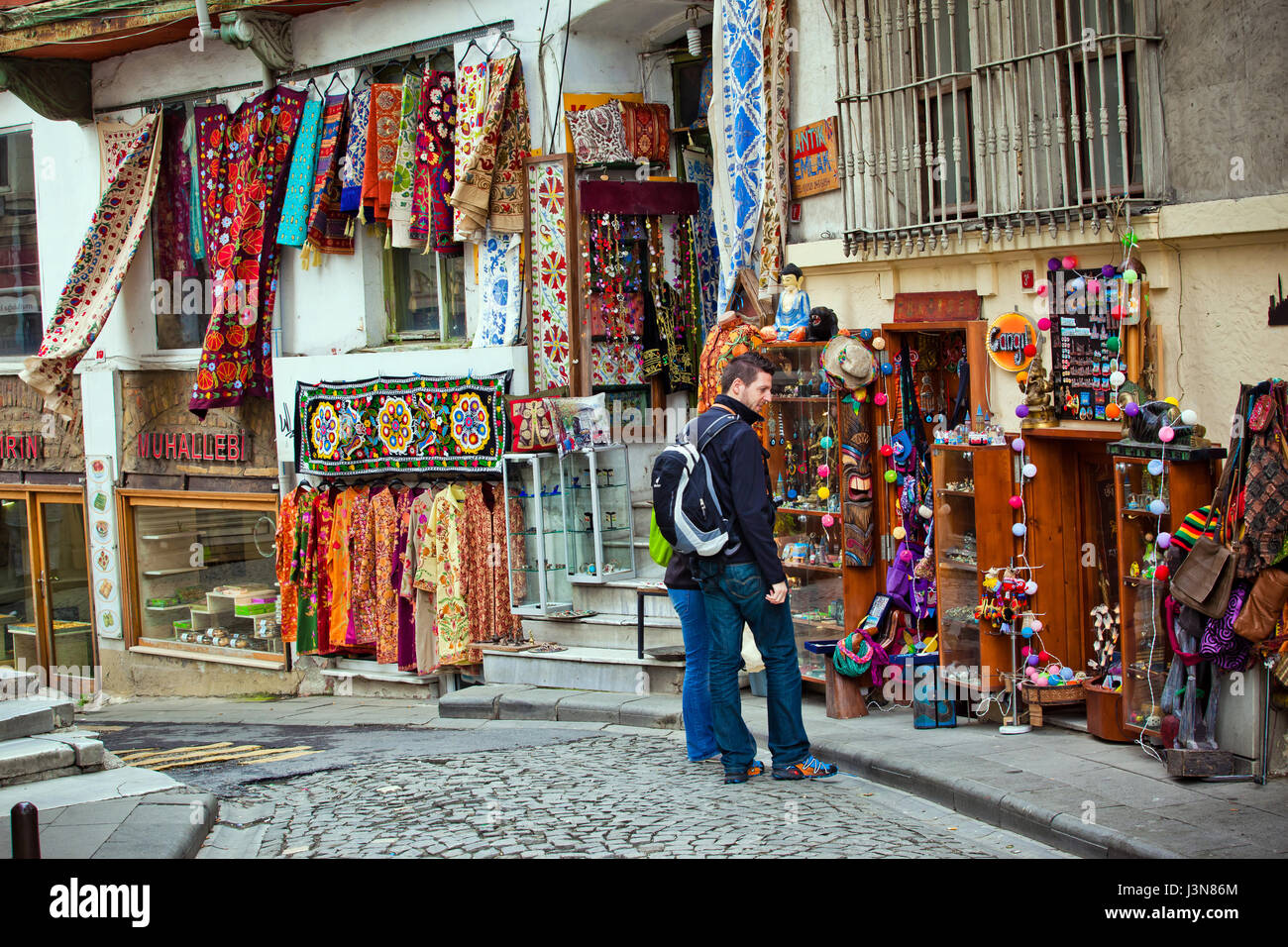 Handgefertigte Teppiche auf dem freien Markt Basar in Istanbul, Turley Stockfoto