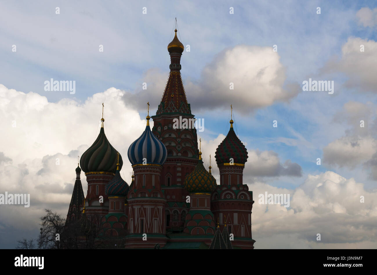 Moskau: Basilius Kathedrale, Wahrzeichen der Stadt, die orthodoxe Kirche gebaut im Auftrag von Zar Ivan das schreckliche zum Gedenken an die Erfassung von Kazan Stockfoto