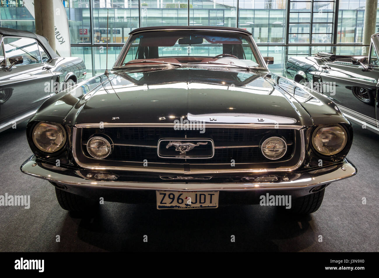 Mustang cabrio -Fotos und -Bildmaterial in hoher Auflösung – Alamy