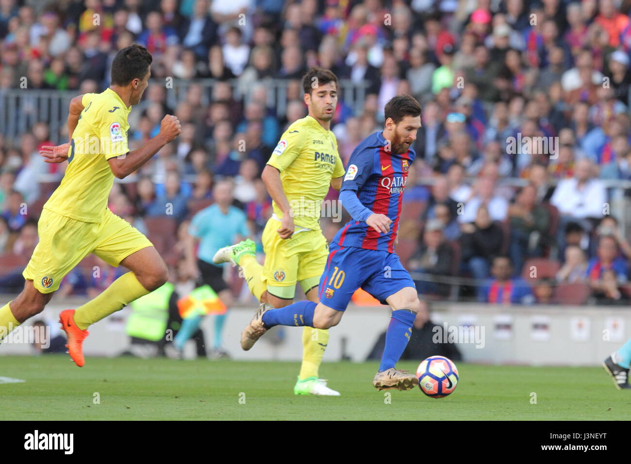 Barcelona, Spanien. 6. Mai 2017. 06.05.2017 Barcelona. La Liga-Spiel 31. Bild zeigen Leo Messi in Aktion beim Spiel zwischen FC Barcelona gegen Villarreal im Camp Nou Credit: Gtres Información Más lokalen on-line S.L./Alamy Live News Stockfoto