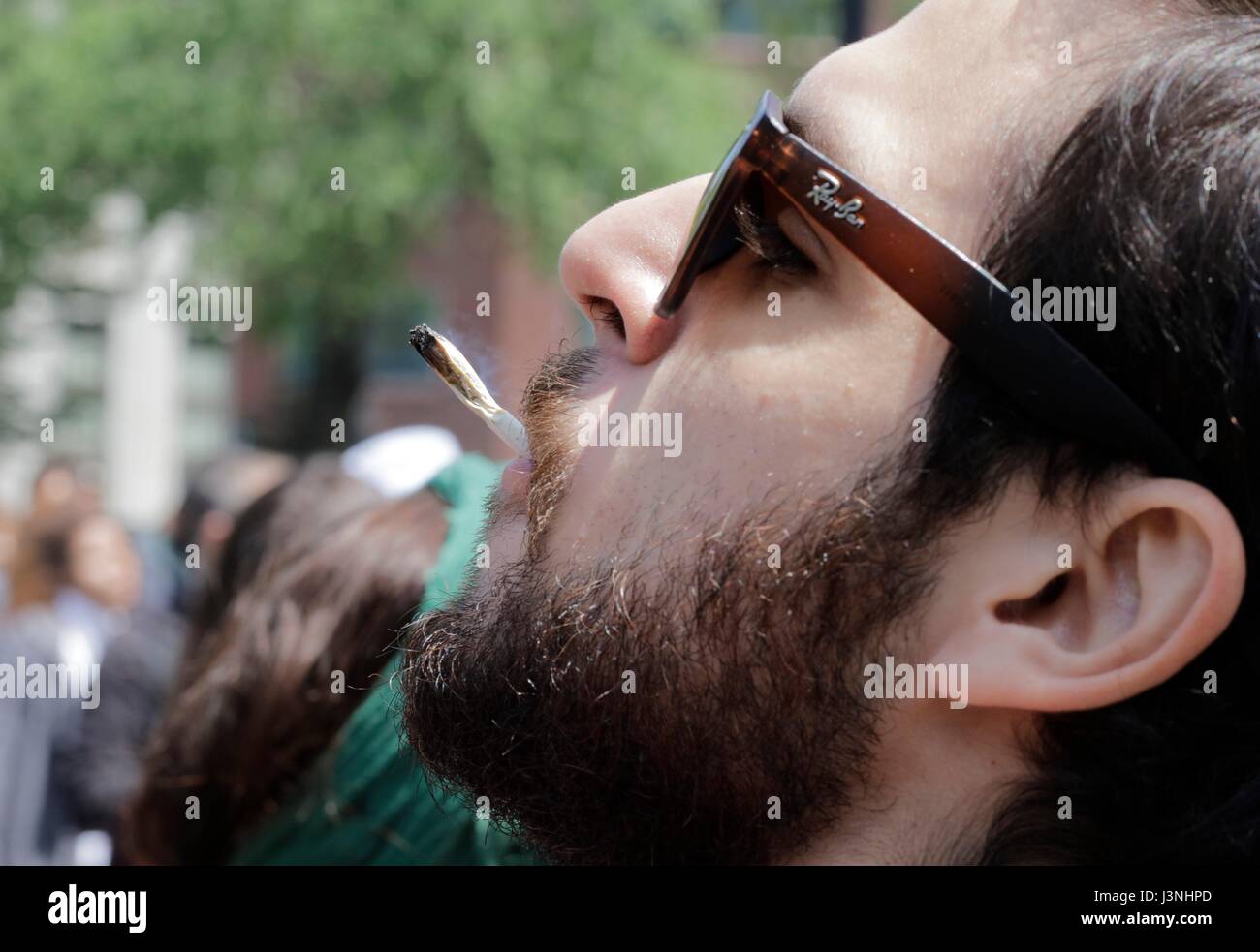Union Square, New York, USA, 6. Mai 2017 - hundert Völker nahmen an der jährlichen NYC Cannabis Parade & Rallye zur Unterstützung der Legalisierung des Krauts für Freizeit- und medizinische Verwendung heute in New York City. Foto: Luiz Rampelotto/EuropaNewswire | weltweite Nutzung Stockfoto