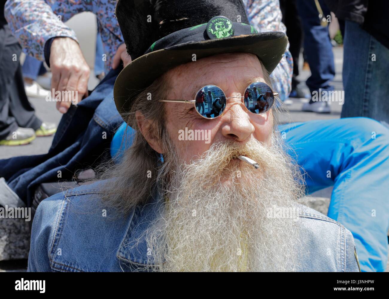 Union Square, New York, USA, 6. Mai 2017 - hundert Völker nahmen an der jährlichen NYC Cannabis Parade & Rallye zur Unterstützung der Legalisierung des Krauts für Freizeit- und medizinische Verwendung heute in New York City. Foto: Luiz Rampelotto/EuropaNewswire | weltweite Nutzung Stockfoto