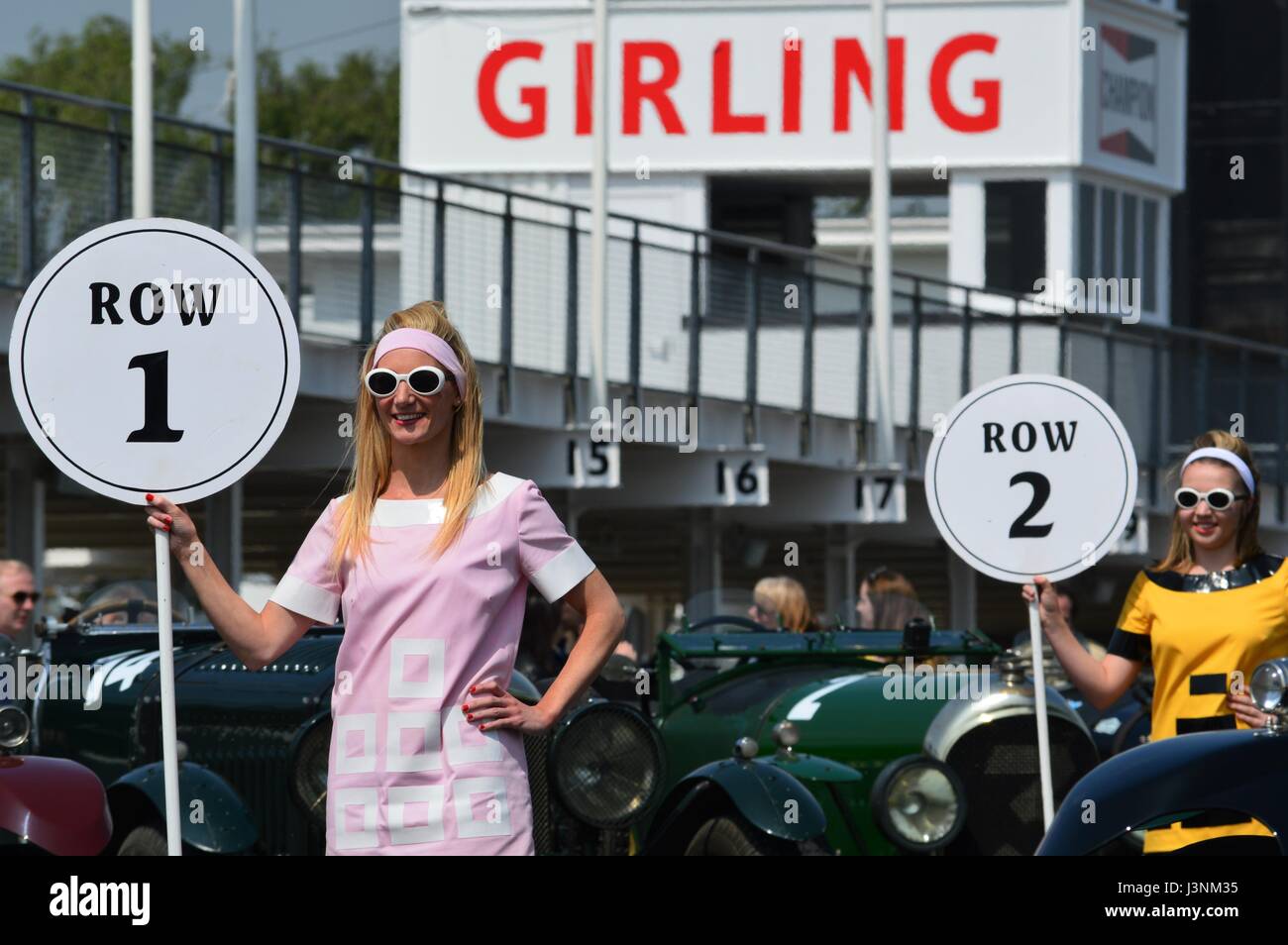 Grube Mädchen beim 2017 Benjafields Sprint am Goodwood Circuit in Sussex, England. Stockfoto