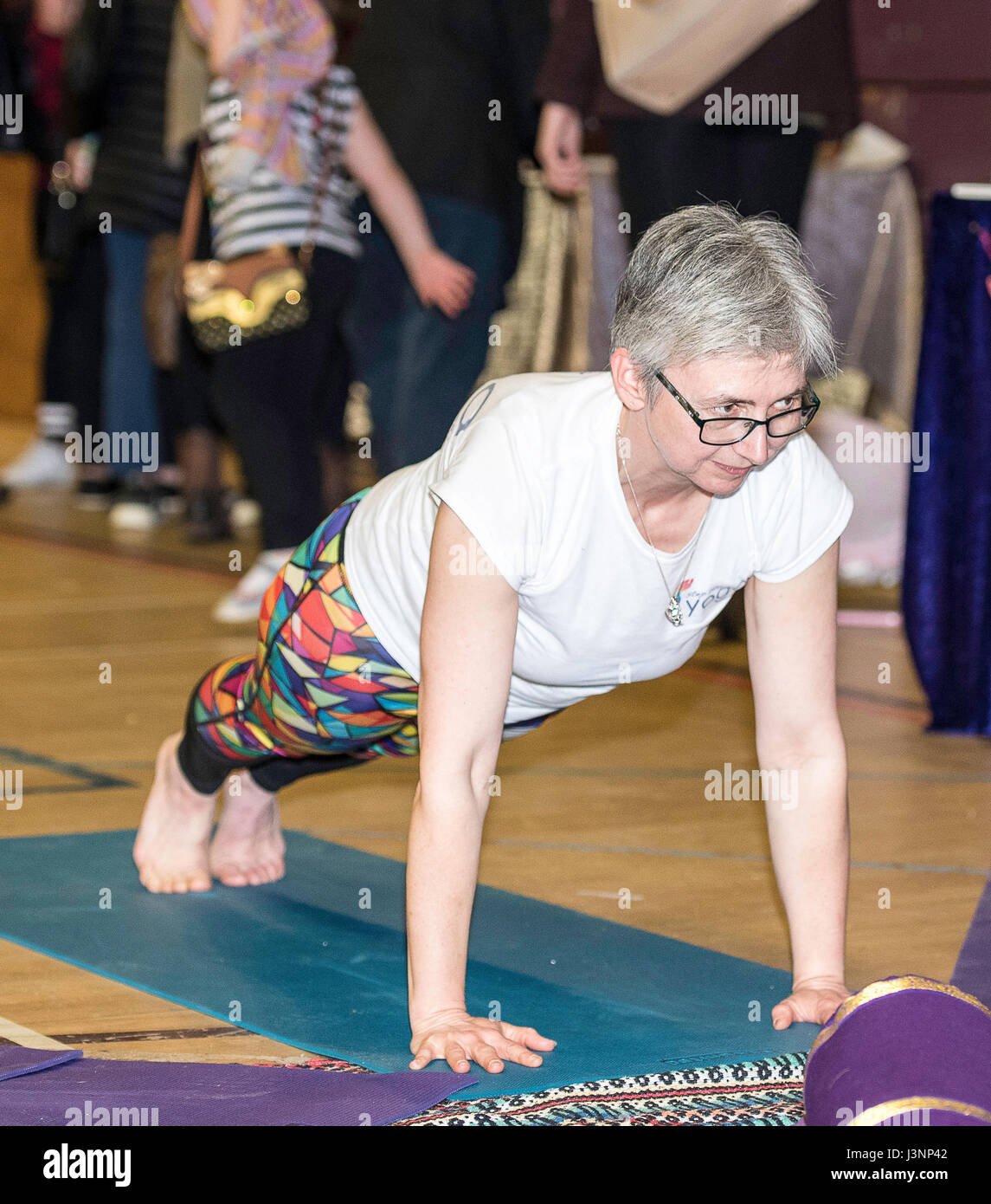 Brentwood, Essex, 7. Mai 2017; Yoga bei Essex Geist Körper & Geist Veranstaltungsguthaben: Ian Davidson/Alamy Live-Nachrichten Stockfoto