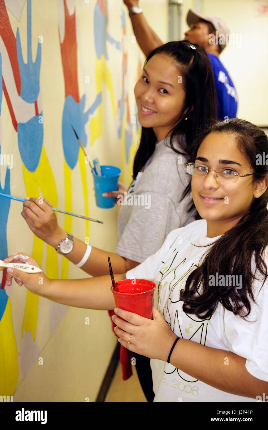 Miami Florida, Overtown, Hands-on-HandsAm Miami Day, Freiwillige Freiwillige Community Service ehrenamtliche Arbeit Arbeiter, Teamarbeit zusammen arbeiten se Stockfoto