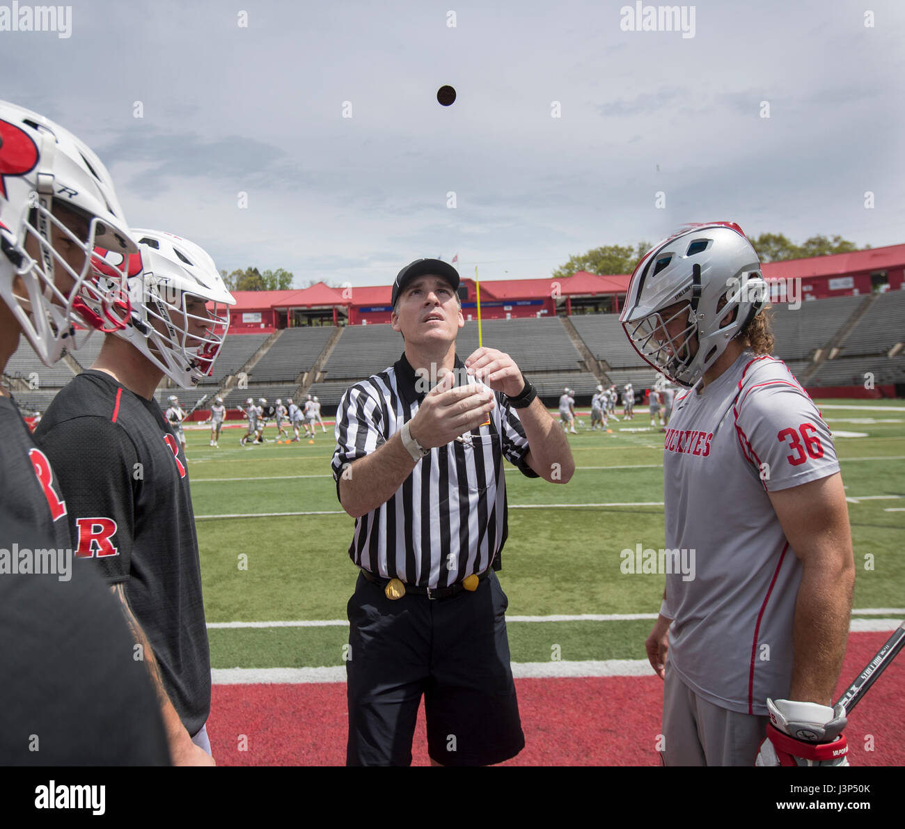 Münzwurf vor einem Lacrosse-Spiel zwischen Ohio State und Rutgers High Point Solutions-Stadion in New Jersey Stockfoto