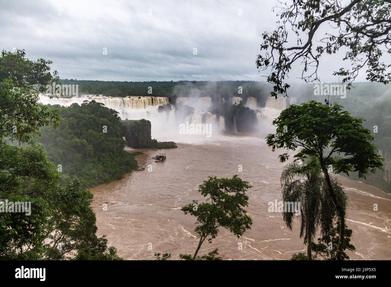 Iguazu Falls Seitenansicht Brasilien - Brasilien und Argentinien Grenze Stockfoto