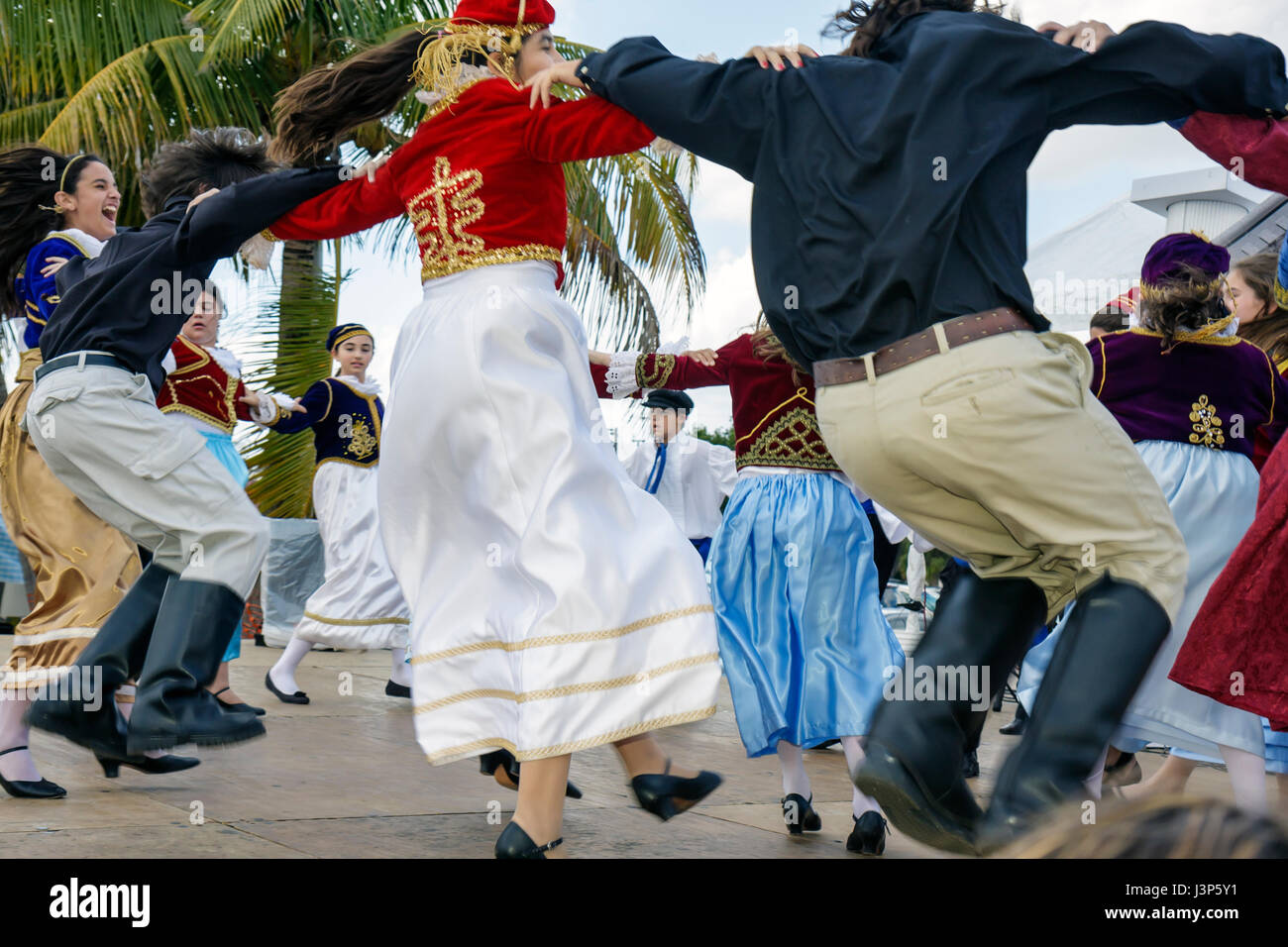 Miami Florida, Kendall, St. Andrew Greek Orthodox Church, Griechische Festspiele, Festivals, Feiern, Messen, Messen, Veranstaltungen, ethnische Kleidung, Tanz, Tänzer, durchführen, Kreis, Stockfoto