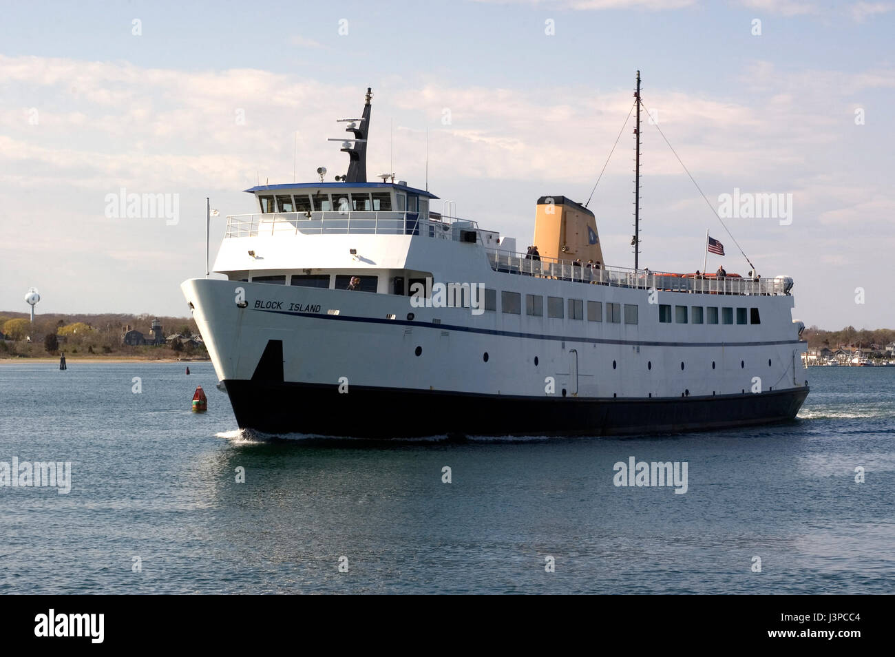 Der Block Island Fähre (MV Block Island) verlassen den Hafen von Galiläa (Rhode Island, USA) auf seiner letzten Reise des Tages. Stockfoto