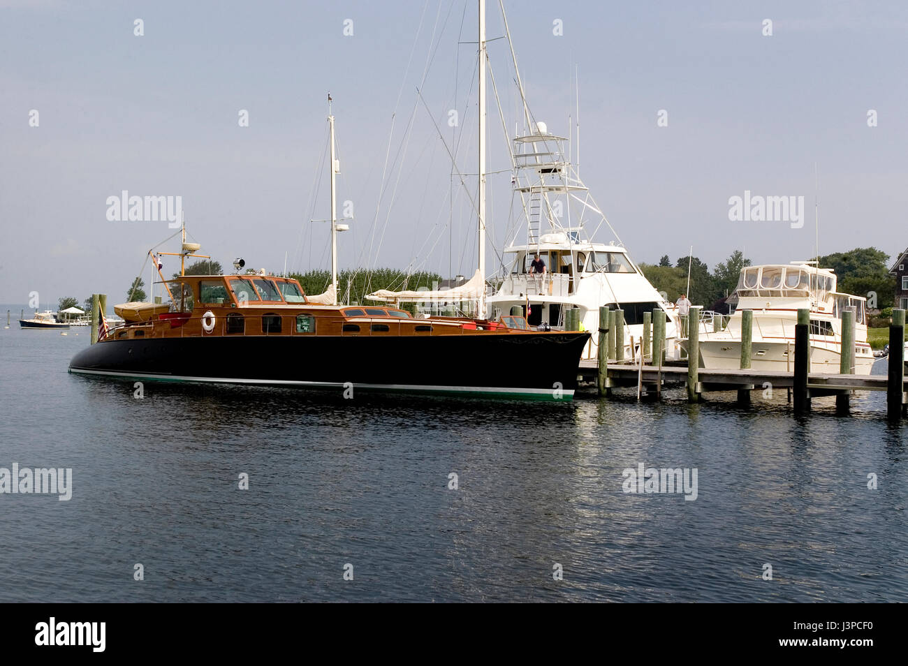 Eine klassische Yacht, der "Aphrodite" an der Anlegestelle in Watch Hill, Rhode Island Stockfoto