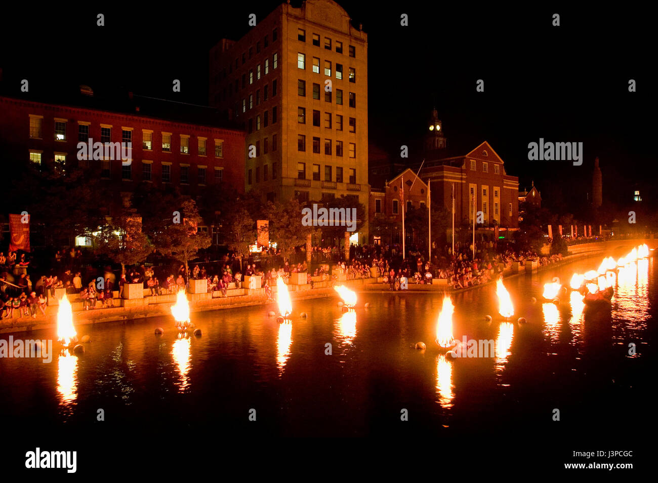 Wasser-Feuer in der Innenstadt von Providence, Rhode Island Stockfoto