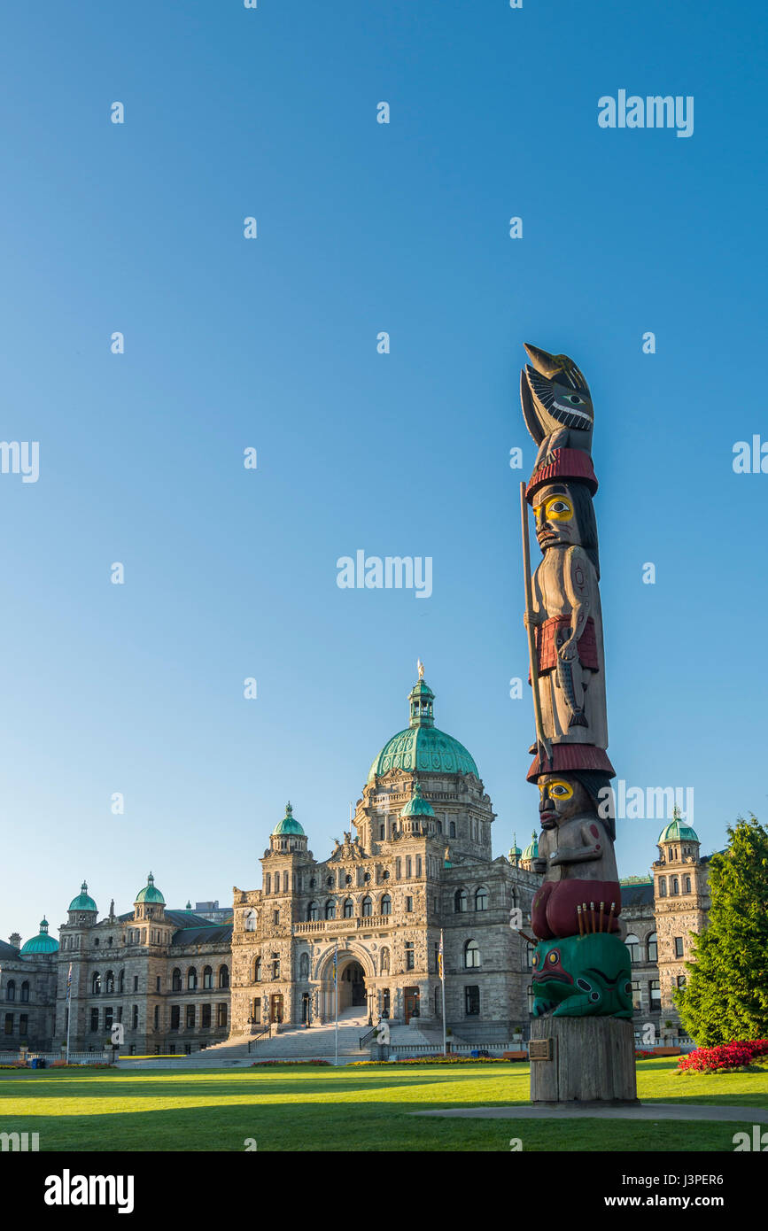 Der Totempfahl wissen, British Columbia Legislative, Victoria, Vancouver Island, British Columbia, Kanada Stockfoto