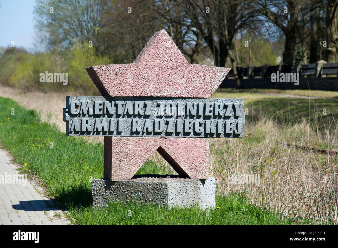 Sowjetischer Soldatenfriedhof, der größte sowjetische Soldatenfriedhof in Europa, in Braunsberg, Polen 1. Mai 2017. Hier sind mehr als 31000 sowjetische Soldaten begraben © Stockfoto