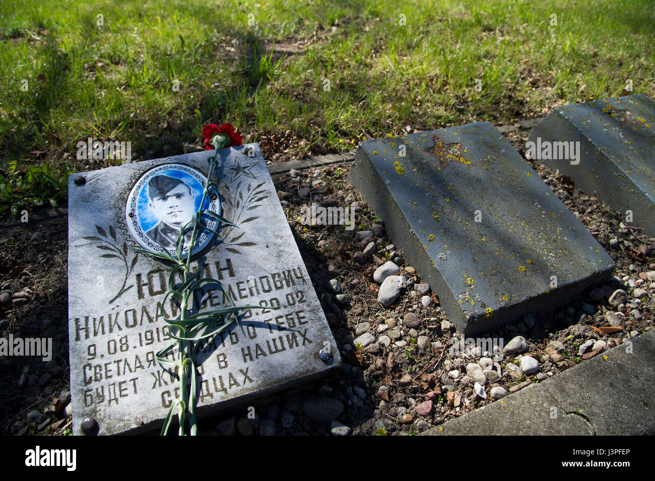 Sowjetischer Soldatenfriedhof, der größte sowjetische Soldatenfriedhof in Europa, in Braunsberg, Polen 1. Mai 2017. Hier sind mehr als 31000 sowjetische Soldaten begraben © Stockfoto