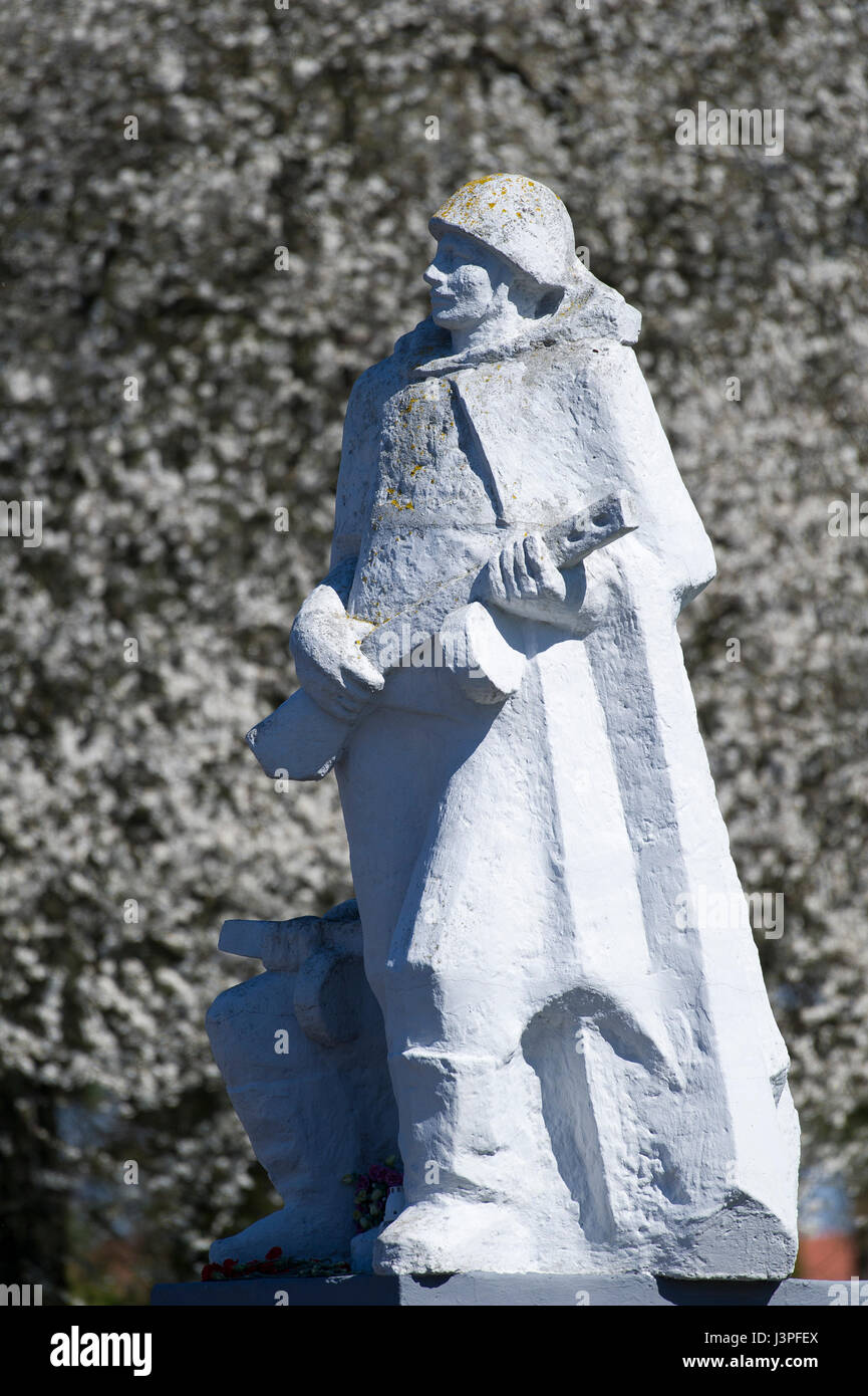 Sowjetischer Soldatenfriedhof, der größte sowjetische Soldatenfriedhof in Europa, in Braunsberg, Polen 1. Mai 2017. Hier sind mehr als 31000 sowjetische Soldaten begraben © Stockfoto