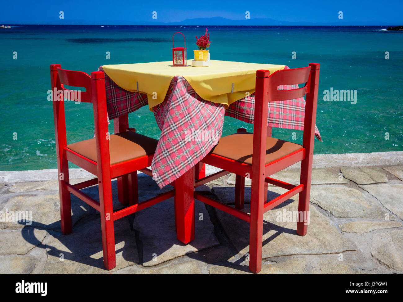 Kokkari ist ein Fischerhafen der Insel Samos, die nun zu einem touristischen Zentrum entwickelt hat. Bewahrt es seine alten traditionellen Gesicht mit kleinen Stockfoto