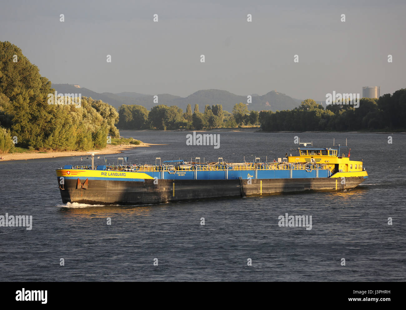 Öltanker Schiff auf dem Rhein von Bonn Siebengebirge, Deutschland Stockfoto