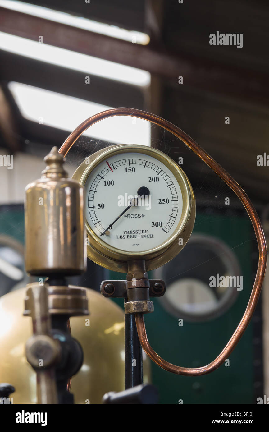 Die Bala Lake Railway Schmalspur Dampflok Winifred Manometer am Llanuwchllyn station Wartung Halle Stockfoto