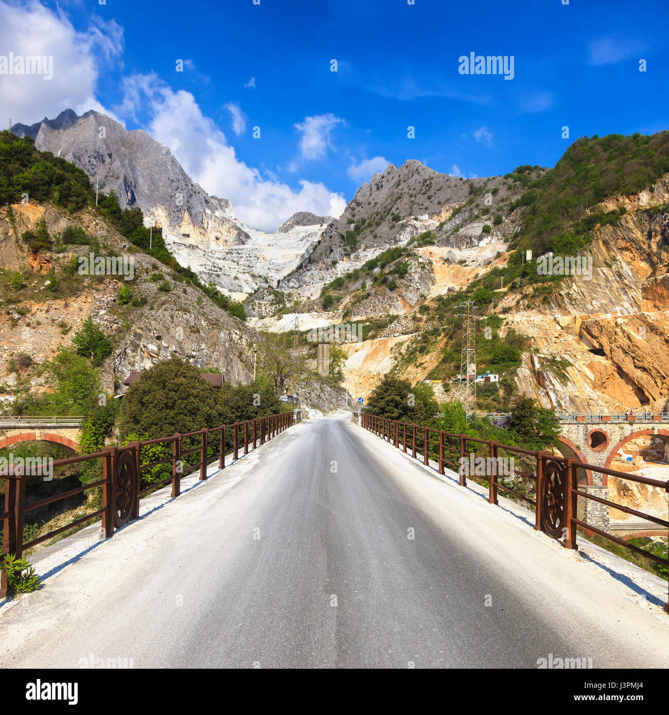 Brücke Ponti di Vara im weißen Marmor-Steinbruch, Apuanischen Alpen, Carrara, Toskana, Italien Europa Stockfoto