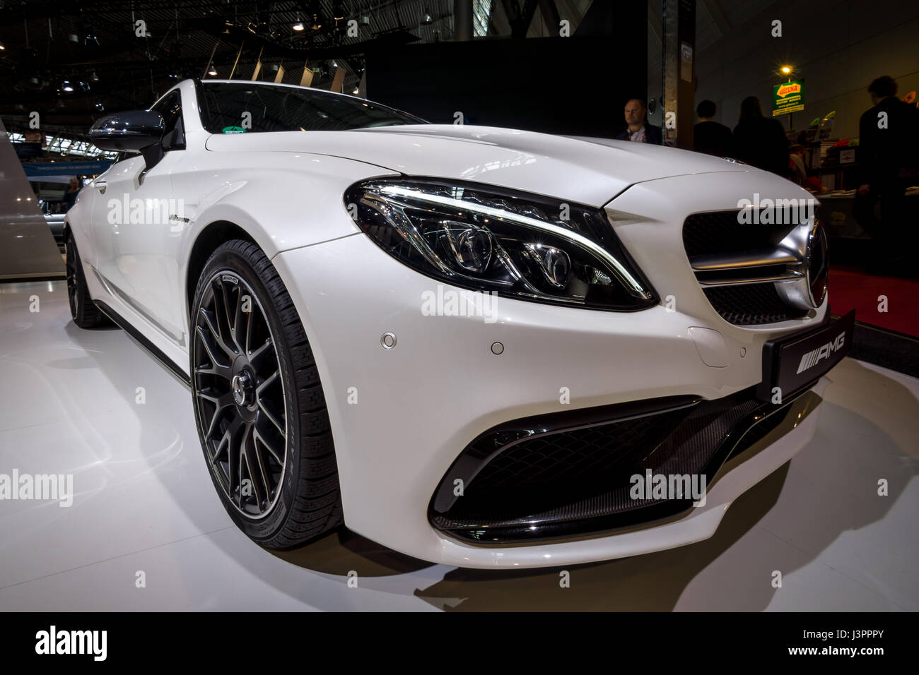 STUTTGART, Deutschland - 3. März 2017: Kompakte Luxus-Auto Mercedes-AMG C63 S Coupe, 2016. Schwarz und weiß. Europas größte Oldtimer-Messe "RETRO CLASSICS" Stockfoto