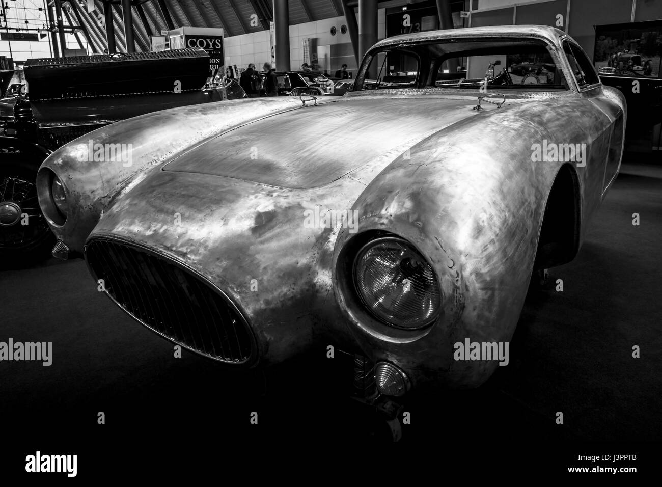 STUTTGART, Deutschland - 3. März 2017: Restaurierung der Karosserie des Maserati A6GCS Rennwagens. Schwarz und weiß. Europas größte Oldtimer-Messe "RETRO CLASSICS" Stockfoto