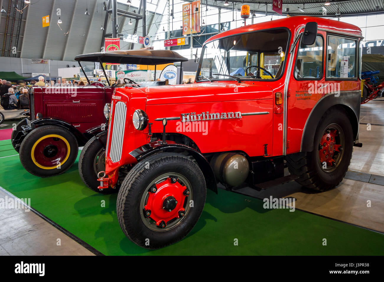 STUTTGART, Deutschland - 3. März 2017: Traktor Einheit Huerlimann D800 Industrie, 1968. Europas größte Oldtimer-Messe "RETRO CLASSICS" Stockfoto