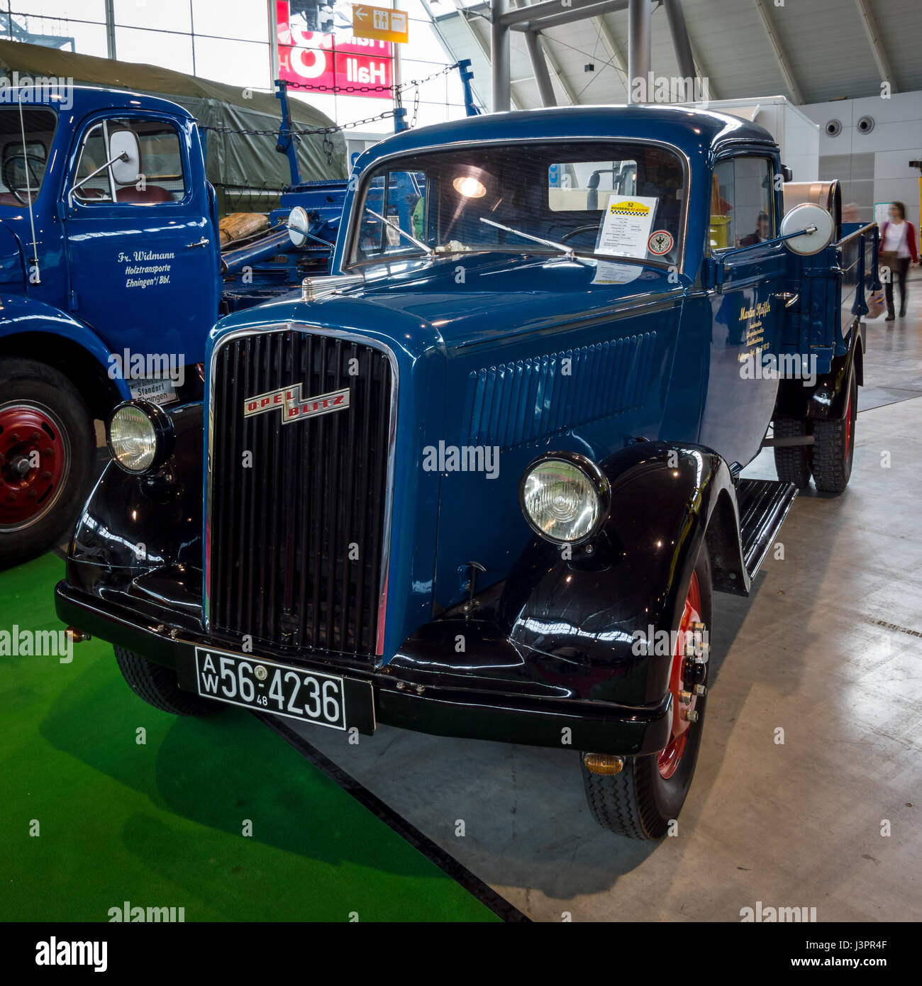 STUTTGART, Deutschland - 3. März 2017: LKW Opel Blitz, 1948. Europas größte Oldtimer-Messe "RETRO CLASSICS" Stockfoto