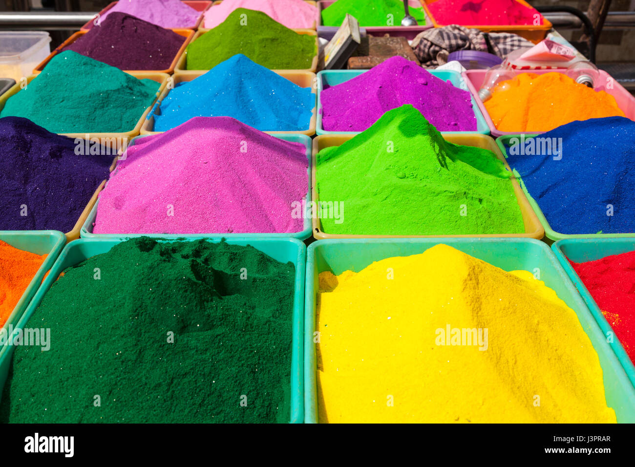 bunte Kleidung Farbstoffe, Mumbai, Indien Stockfoto