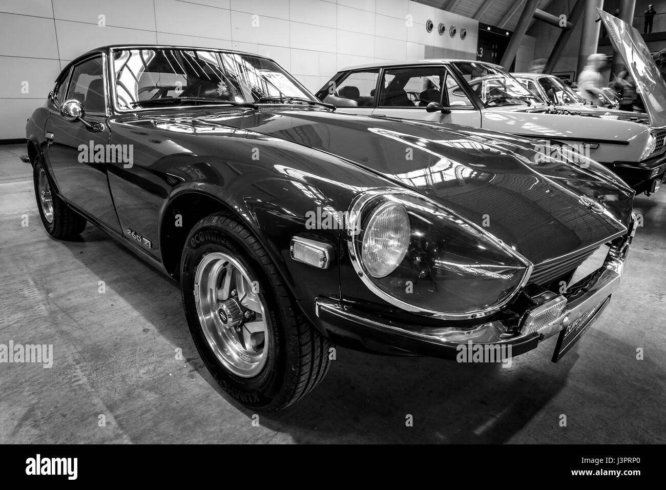 STUTTGART, Deutschland - 3. März 2017: Sportwagen Datsun 260Z (Nissan S30), 1976. Schwarz und weiß. Europas größte Oldtimer-Messe "RETRO CLASSICS" Stockfoto