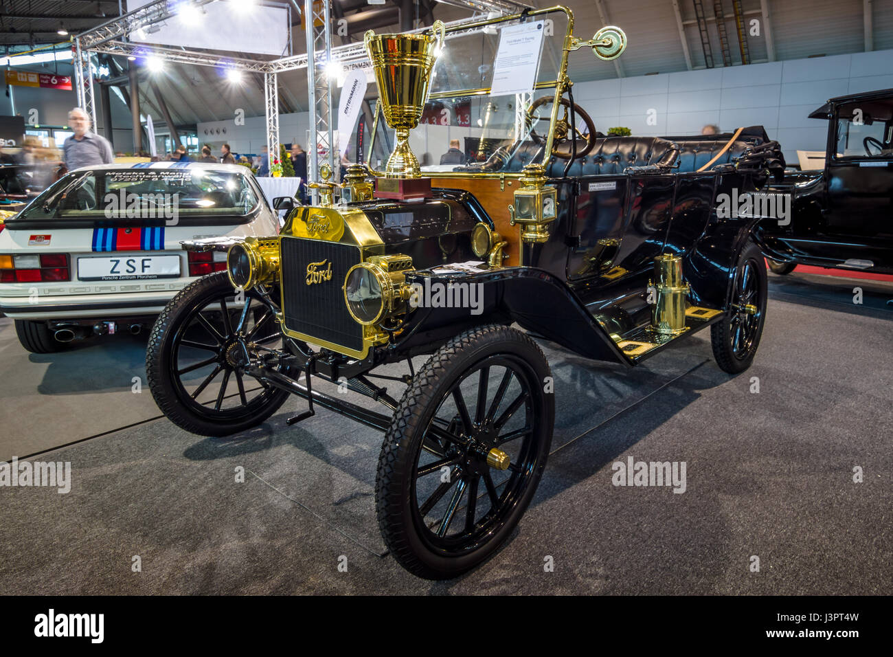 STUTTGART, Deutschland - 3. März 2017: Retro Auto Ford Modell T Touring, 1914. Europas größte Oldtimer-Messe "RETRO CLASSICS" Stockfoto