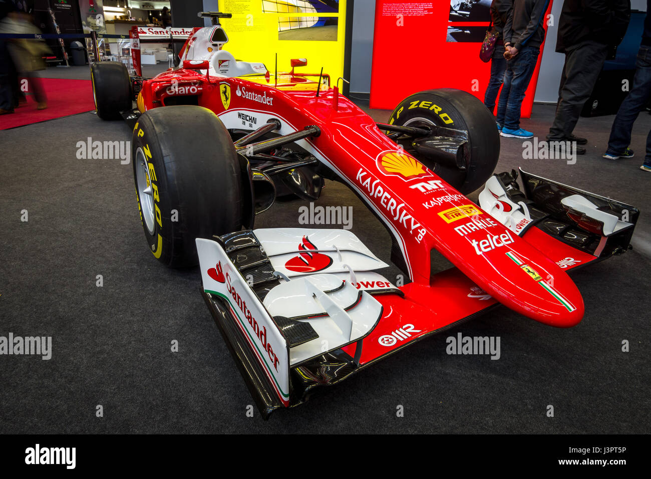 STUTTGART, Deutschland - 3. März 2017: Formel-1-Rennwagen Ferrari SF15-T, 2015. Europas größte Oldtimer-Messe "RETRO CLASSICS" Stockfoto